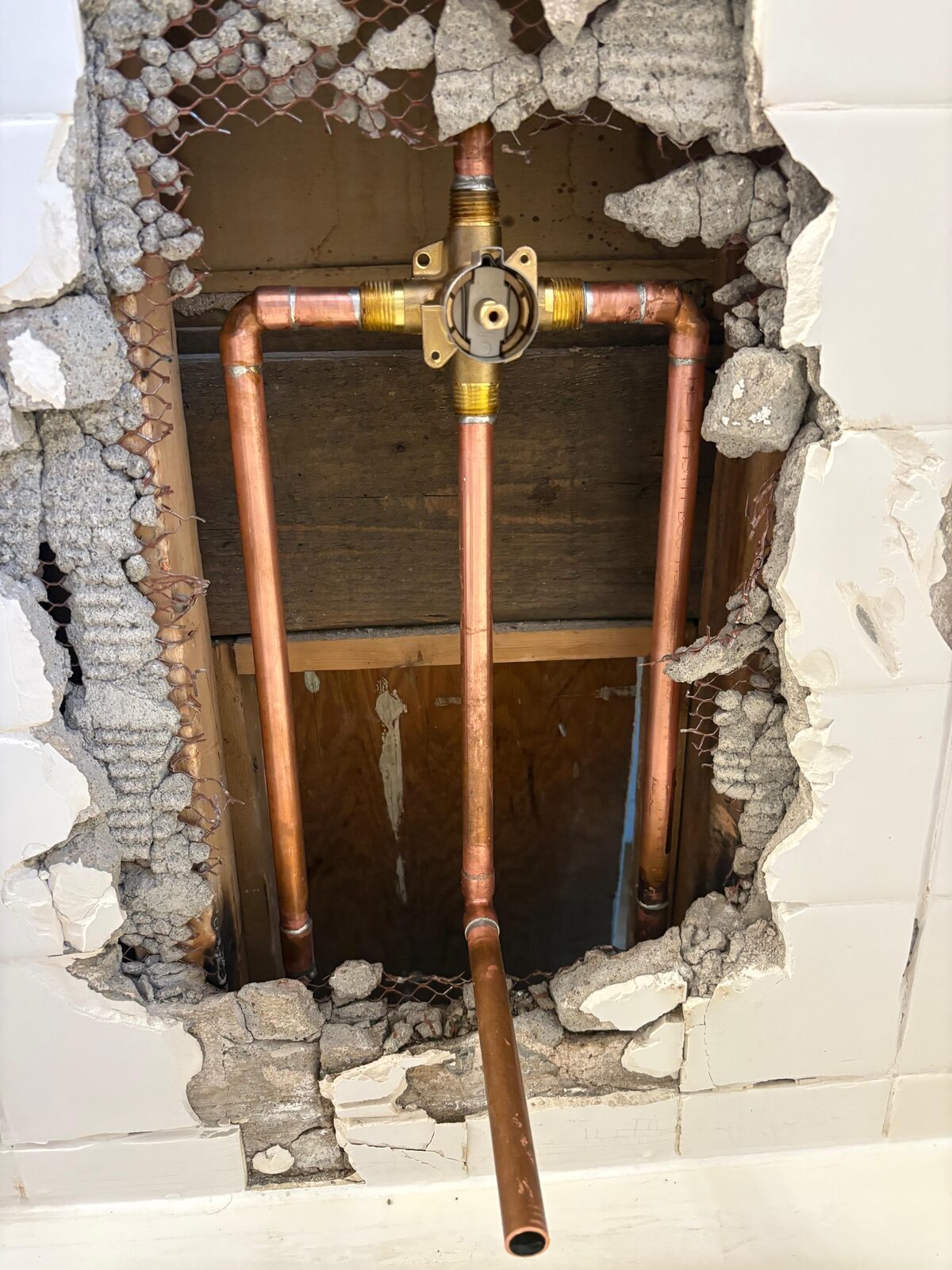 Copper shower valve manifold rough-in